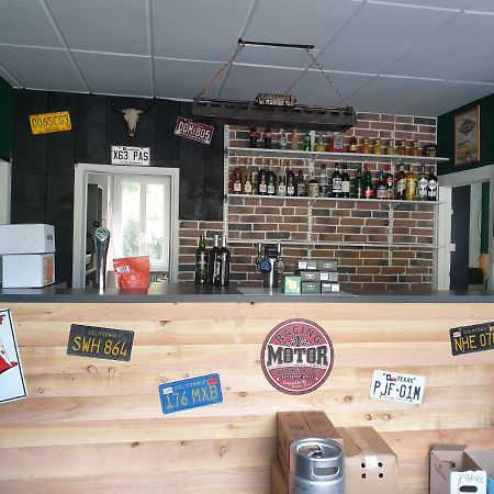 Bed and Breakfast Sas Road Runner Cafe Egliseneuve-d'Entraigues Экстерьер фото