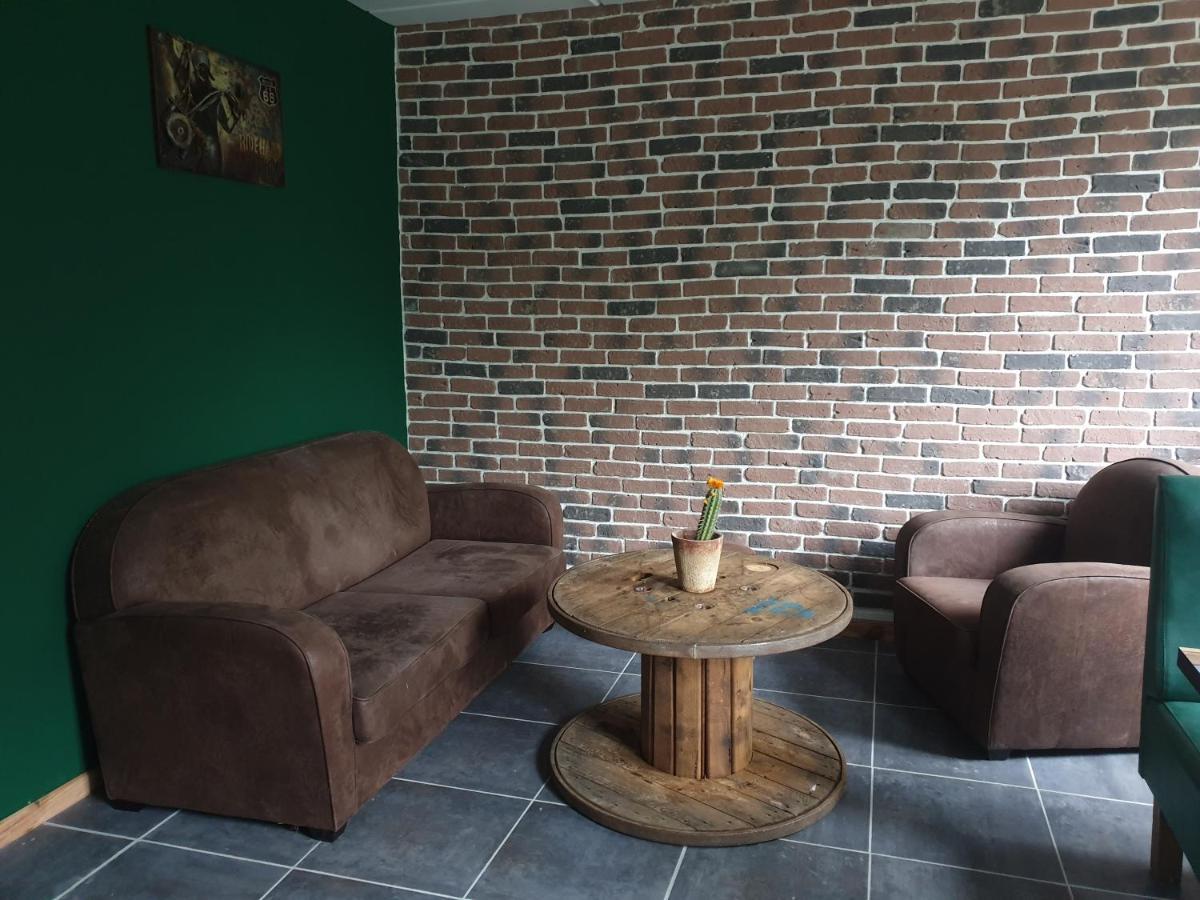 Bed and Breakfast Sas Road Runner Cafe Egliseneuve-d'Entraigues Экстерьер фото